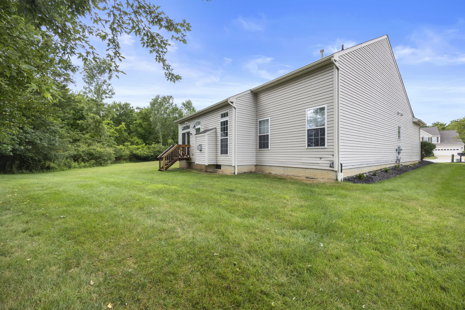 Backyard lawn at 5052 Forestland Ct